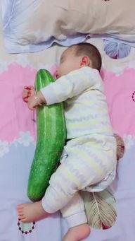 妈妈指导孩子吃瓜,如何让孩子健康吃瓜