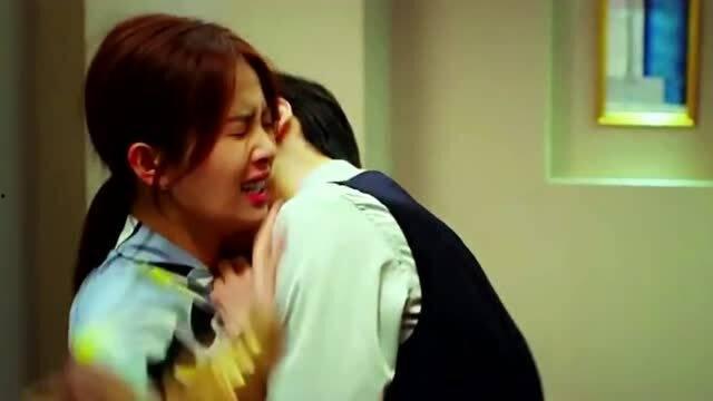 吃瓜亲吻现场,吃瓜亲吻现场浪漫上演